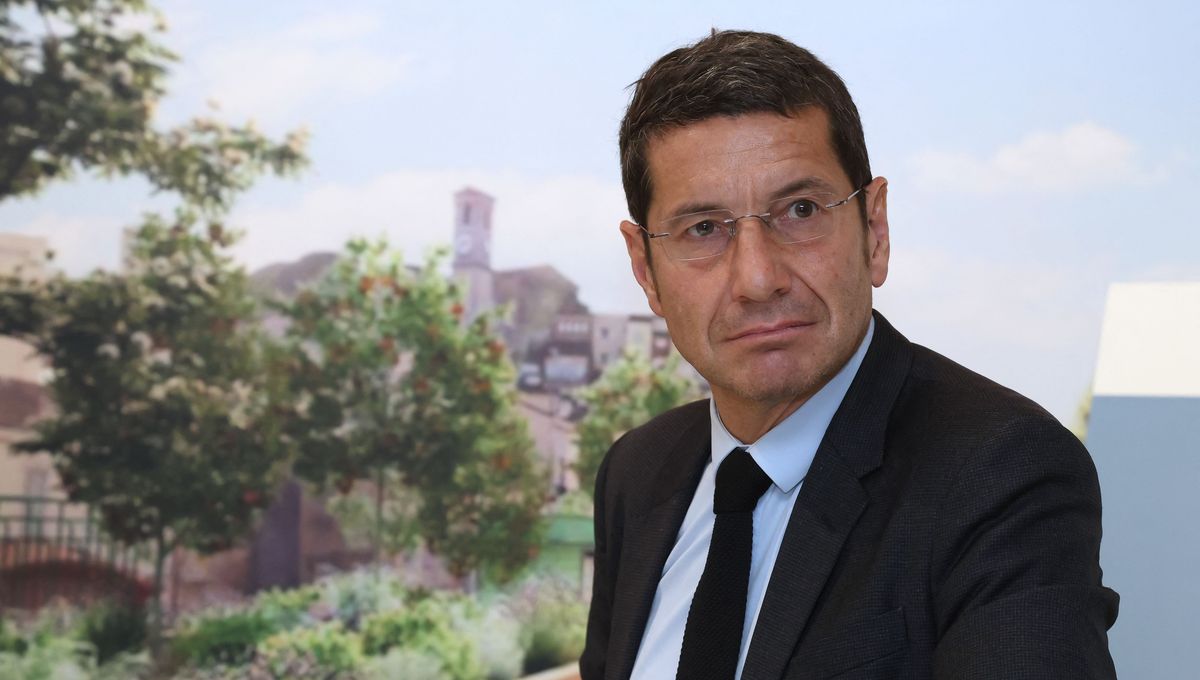 Les maires français font naufrage : une crise qui menace la démocratie locale