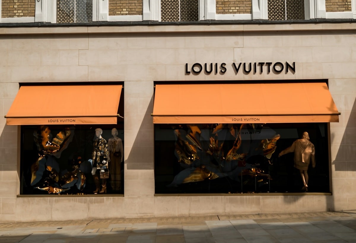 La famille Arnault s’engage dans un pari risqué en rachetant massivement des actions LVMH
