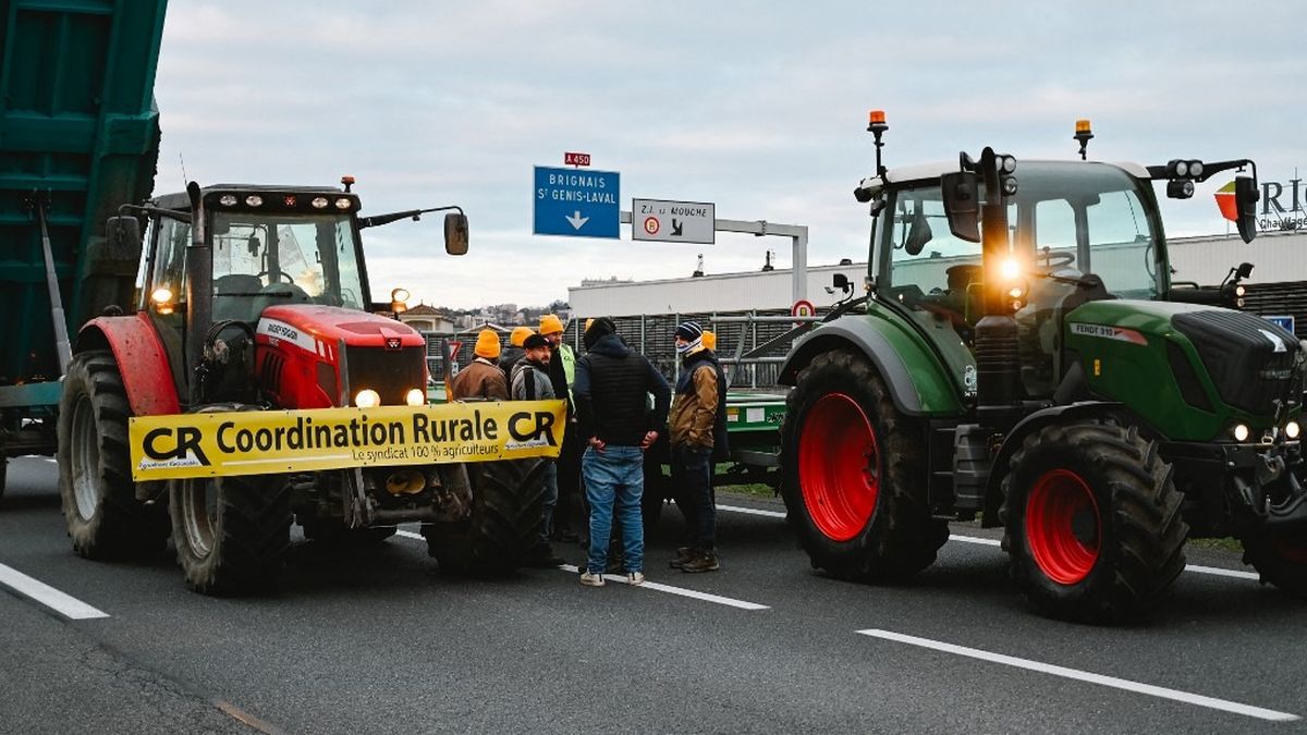 Les tracteurs en colère contre l’oppression du gouvernement français